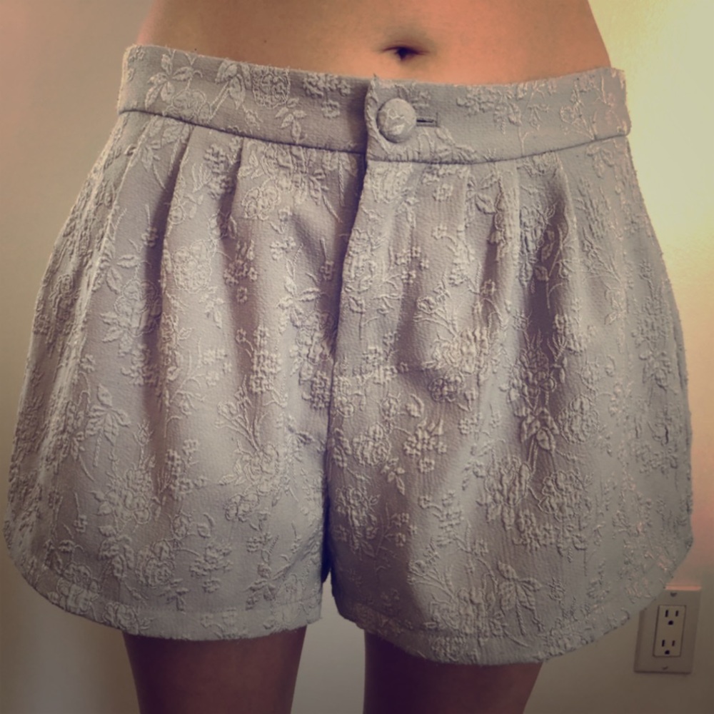 Cream colored ‘Free People’ floral shorts